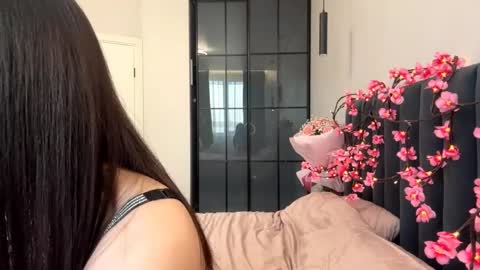 I am Valery ntmu Lets hit 10 Thumbs Up together We are almost done online show from April 19, 2026, 3:33 pm