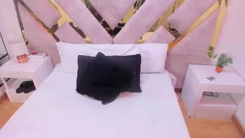 Brianna  online show from November 15, 2025, 12:13 pm