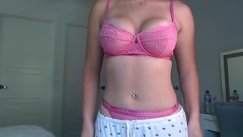 Snapshot of bridgetjean chatting on April 9, 2026, 12:43 am Bridget Jean online show from April 9, 2026, 12:43 am