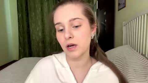 brielleroberts online show from March 17, 2026, 8:06 am