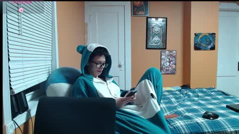 Snapshot of bright_pink_strawberry chatting on January 9, 2025, 12:46 am Strawberry online show from January 9, 2025, 12:46 am