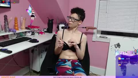 Snapshot of bright_pink_strawberry chatting on March 6, 2025, 12:54 am Strawberry online show from March 6, 2025, 12:54 am