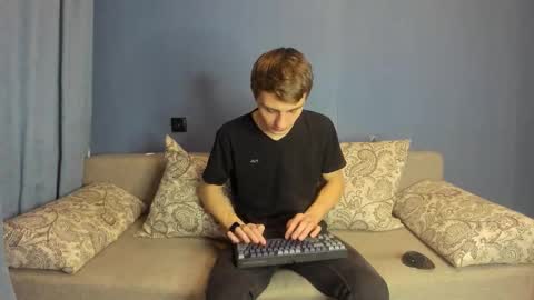 Snapshot of bristlebback chatting on November 16, 2025, 3:39 pm bristlebback online show from November 16, 2025, 3:39 pm