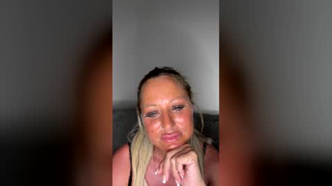 britishcumslut_10 online show from April 16, 2026, 10:23 pm