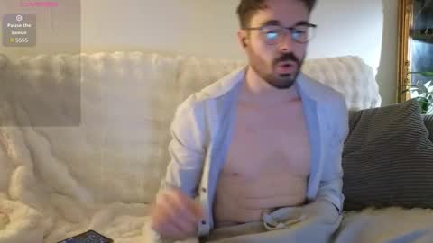 Snapshot of britishpoet chatting on November 30, 2025, 8:02 pm Callum online show from November 30, 2025, 8:02 pm