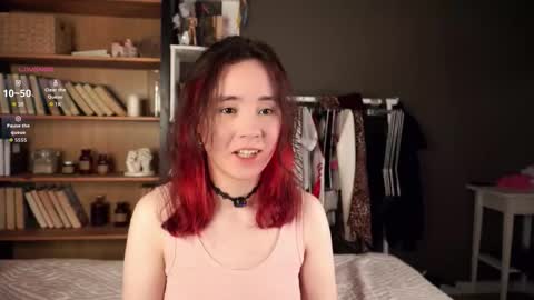 Snapshot of britthe chatting on November 7, 2025, 11:32 am Lina online show from November 7, 2025, 11:32 am