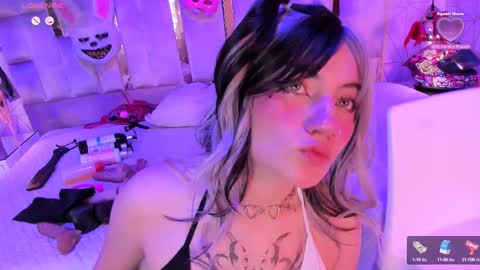     online show from January 26, 2025, 1:04 pm