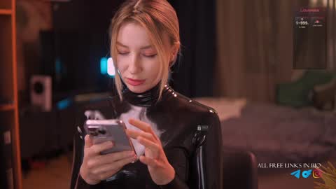 Snapshot of bronnica chatting on December 6, 2024, 2:49 pm Anna online show from December 6, 2024, 2:49 pm