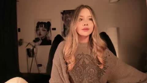 Nat  Independent model  Please help me to reach 200 thumbs up online show from February 14, 2026, 5:26 am