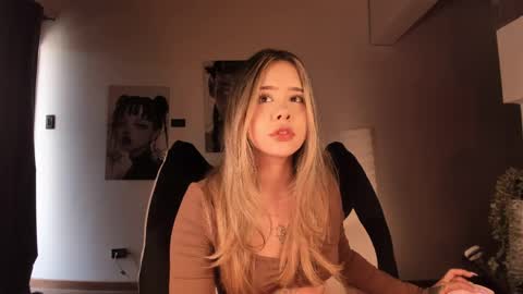 Nat  Independent model  Please help me to reach 200 thumbs up online show from March 28, 2026, 4:17 pm