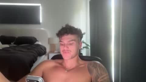 Snapshot of brooklyntay chatting on February 3, 2026, 11:43 pm BrooklynTay online show from February 3, 2026, 11:43 pm