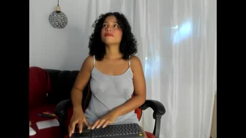 brownvelvet_ online show from November 15, 2025, 4:47 pm