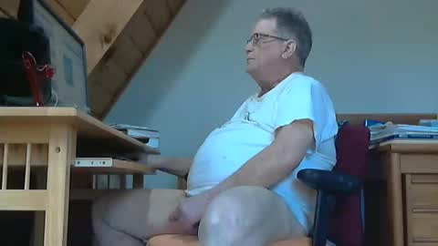 Snapshot of brubar chatting on April 26, 2026, 5:43 pm brubar online show from April 26, 2026, 5:43 pm