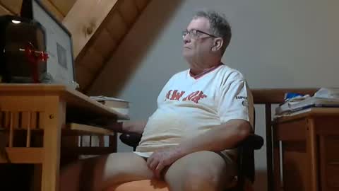 Snapshot of brubar chatting on May 6, 2026, 2:40 am brubar online show from May 6, 2026, 2:40 am