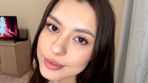 Lina online show from October 18, 2025, 1:34 pm