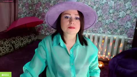 Julia online show from June 5, 2026, 9:20 pm