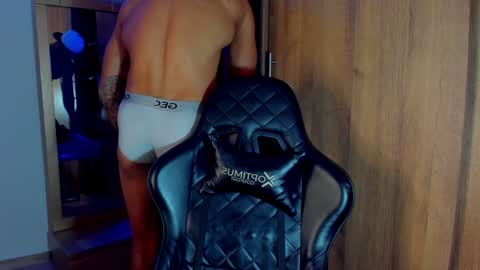 Snapshot of bryan_boy_ chatting on December 13, 2024, 10:55 pm bryan online show from December 13, 2024, 10:55 pm