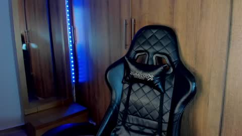 Snapshot of bryan_boy_ chatting on December 24, 2024, 6:39 pm bryan online show from December 24, 2024, 6:39 pm