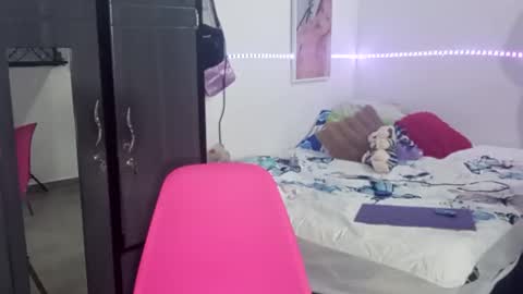 bryanny760719 online show from February 18, 2026, 9:11 pm