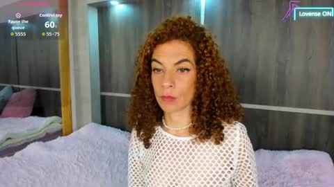 bryna_ online show from November 28, 2025, 4:37 am