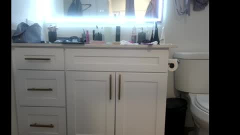 Queen Lola XXX online show from April 18, 2026, 4:27 am