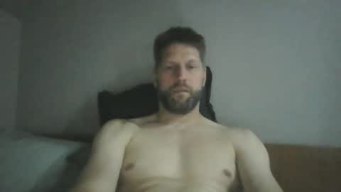 bubblebee1982 online show from May 31, 2026, 6:09 pm