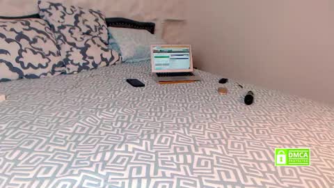 Nylon queen  genuine model who bring pantyhose on chaturbate for first time   the others just copy my room for money  online show from February 26, 2026, 6:40 pm