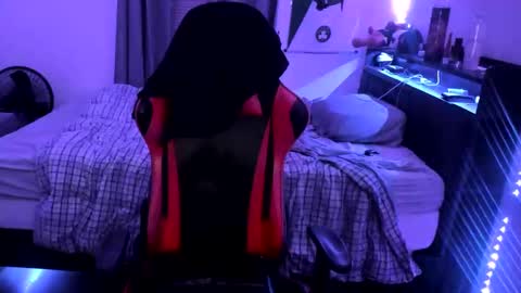 Snapshot of buffsexyman24 chatting on February 22, 2025, 4:40 am buffsexyman24 online show from February 22, 2025, 4:40 am