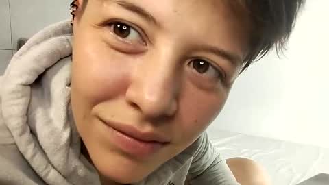 bug2025 online show from September 24, 2025, 2:37 am