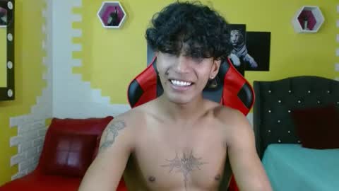 bull_cam online show from October 19, 2025, 4:18 pm