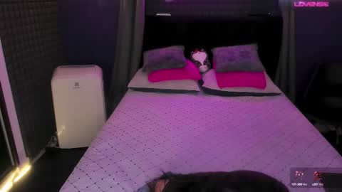 Snapshot of bull_vixen2001 chatting on October 2, 2025, 10:06 pm Bunny and The Rock online show from October 2, 2025, 10:06 pm