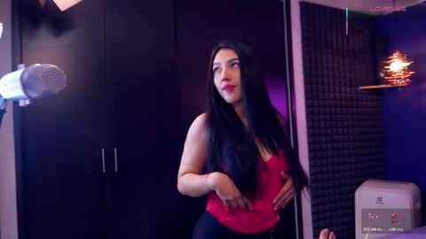 Snapshot of bull_vixen2001 chatting on November 4, 2025, 11:53 am Bunny and The Rock online show from November 4, 2025, 11:53 am