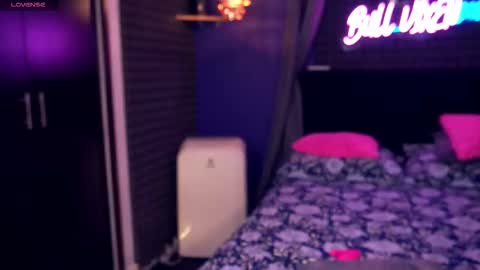 Snapshot of bull_vixen2001 chatting on November 19, 2025, 11:16 pm Bunny and The Rock online show from November 19, 2025, 11:16 pm