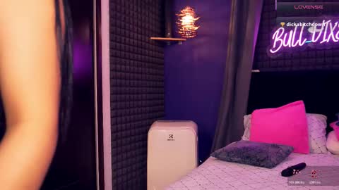 Snapshot of bull_vixen2001 chatting on November 27, 2025, 12:18 pm Bunny and The Rock online show from November 27, 2025, 12:18 pm