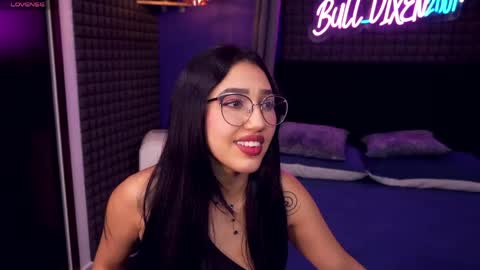 Snapshot of bull_vixen2001 chatting on April 18, 2026, 11:27 pm Bunny and The Rock online show from April 18, 2026, 11:27 pm