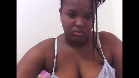 bumble_yummy online show from October 13, 2025, 12:38 pm