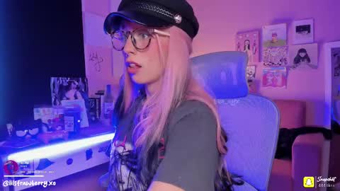 Snapshot of bun_nyx chatting on September 22, 2025, 1:18 am online show from September 22, 2025, 1:18 am