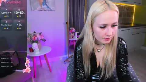 Snapshot of bunny__of_love chatting on March 4, 2025, 7:43 pm Sasha online show from March 4, 2025, 7:43 pm