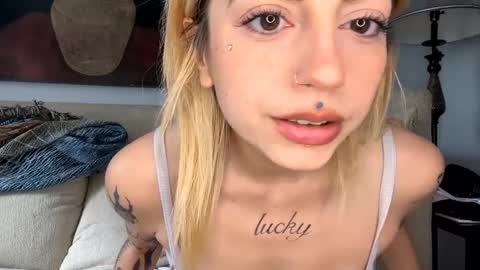 Bunnyaliengirl online show from January 19, 2025, 6:21 pm