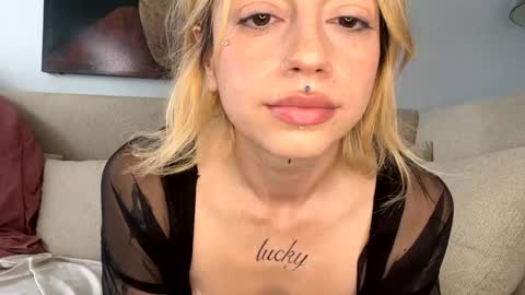 Bunnyaliengirl online show from February 3, 2025, 10:21 pm