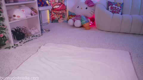 Stella online show from May 15, 2026, 11:01 pm