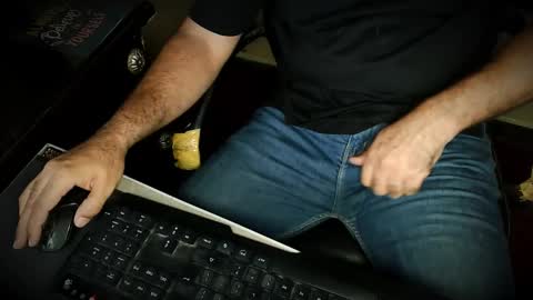 Hairy Arabian online show from October 27, 2025, 12:47 am