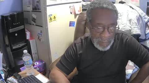 bushhunter23 online show from January 9, 2025, 1:29 am