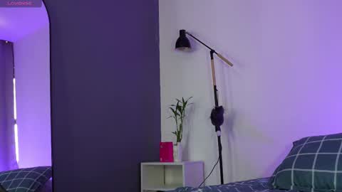 Buster independent model online show from November 22, 2025, 6:51 pm