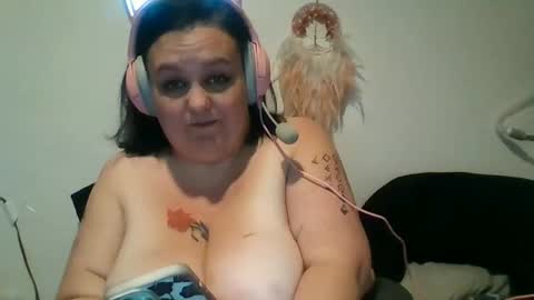 Snapshot of bustymilf94 chatting on February 3, 2026, 9:09 pm bustymilf94 online show from February 3, 2026, 9:09 pm