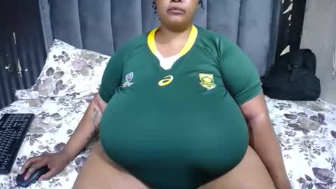 bustyqueenx25 online show from November 13, 2025, 8:30 pm