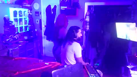 busybee83 online show from January 28, 2025, 5:54 am