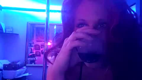 busybee83 online show from February 3, 2025, 12:03 pm