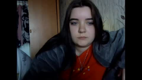 butterfly18988 online show from November 25, 2025, 11:21 am