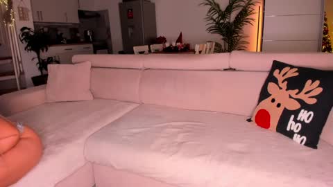 Snapshot of buyyourticketplease chatting on December 13, 2024, 9:41 pm Nicolah Steven Bond online show from December 13, 2024, 9:41 pm